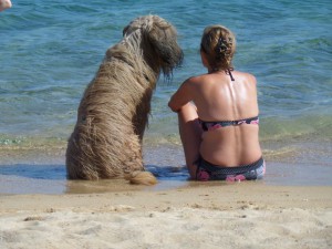 Platz 04 Angis Hobbys - Frauchen und Lenno am Strand auf Sardinien