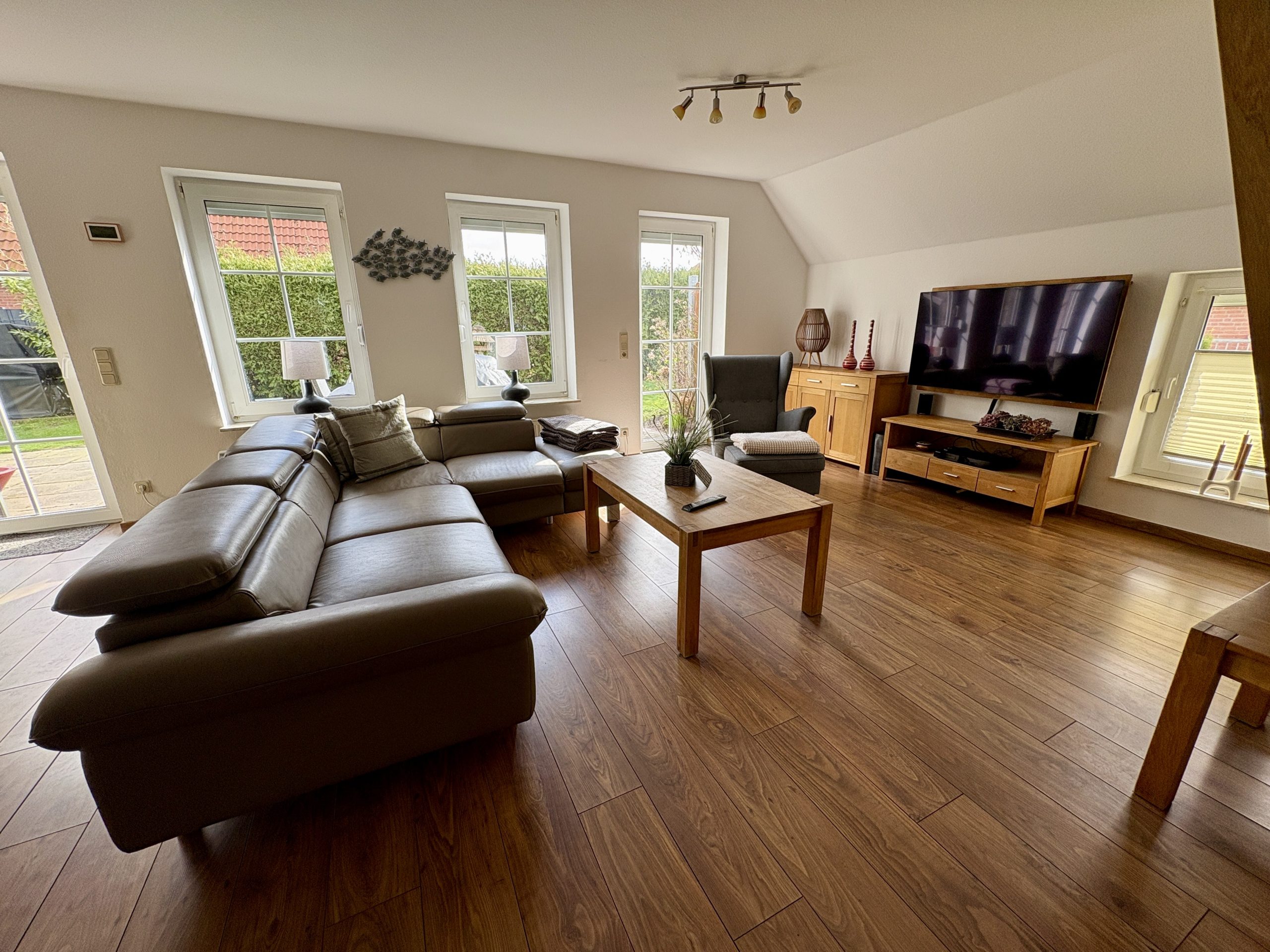 0573-06-Ferienhaus-Nessmersiel-Wohnzimmer-Bild-2