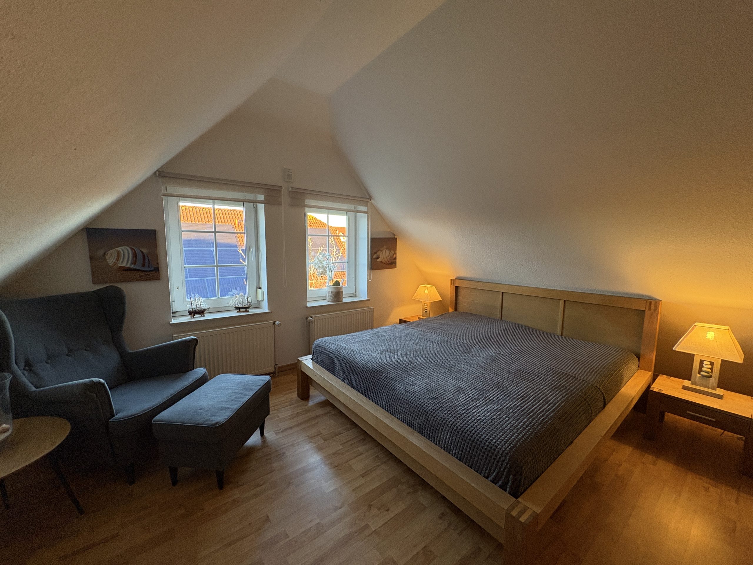 0573-09-Ferienhaus-Nessmersiel-Elternschlafzimmer1 (2)