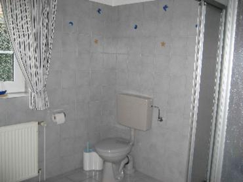 0573-12-Ferienhaus-Nessmersiel-Badezimmer-Erdgeschoss1