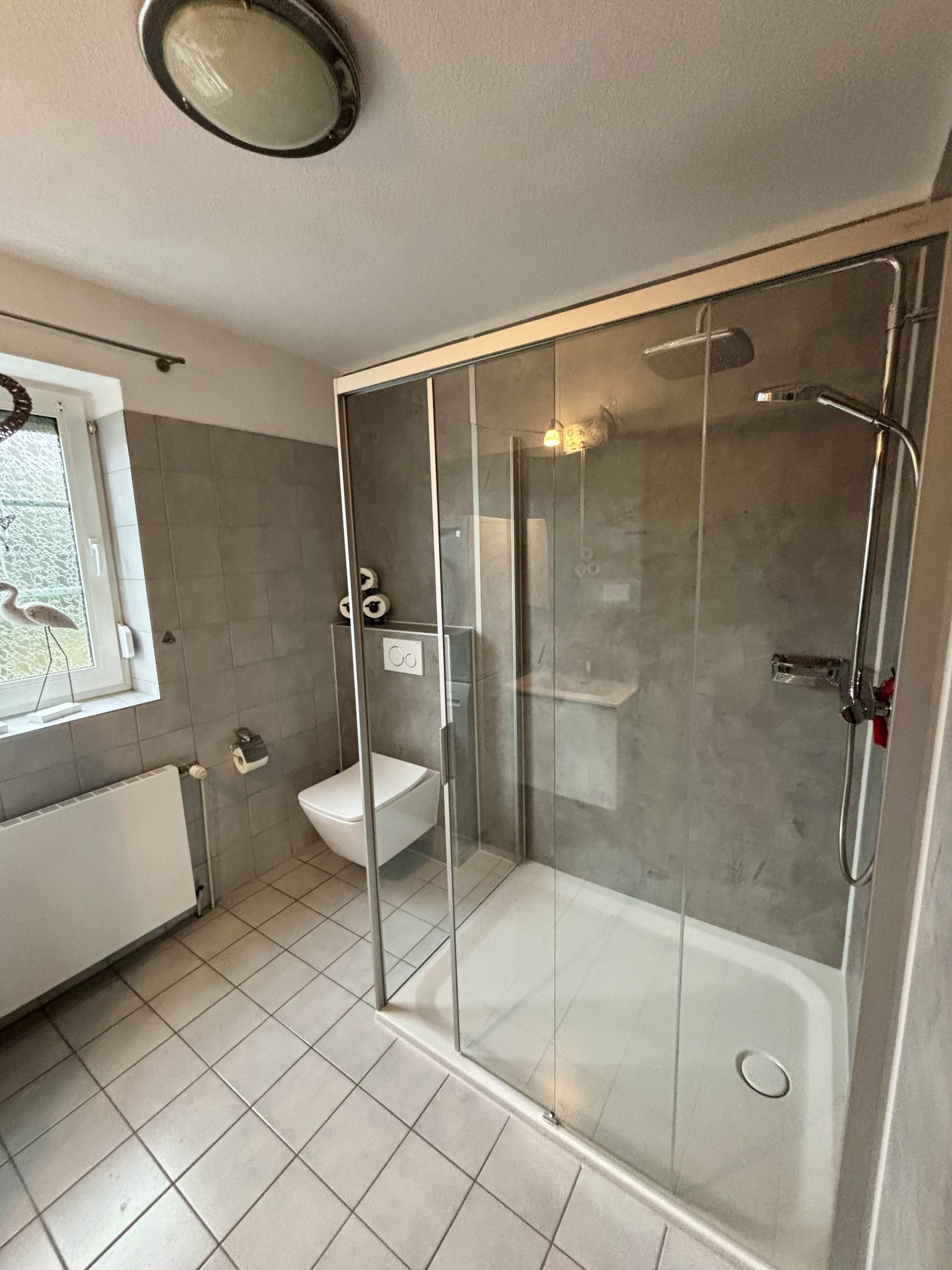 0573-12-Ferienhaus-Nessmersiel-Badezimmer-Erdgeschoss1 (2)