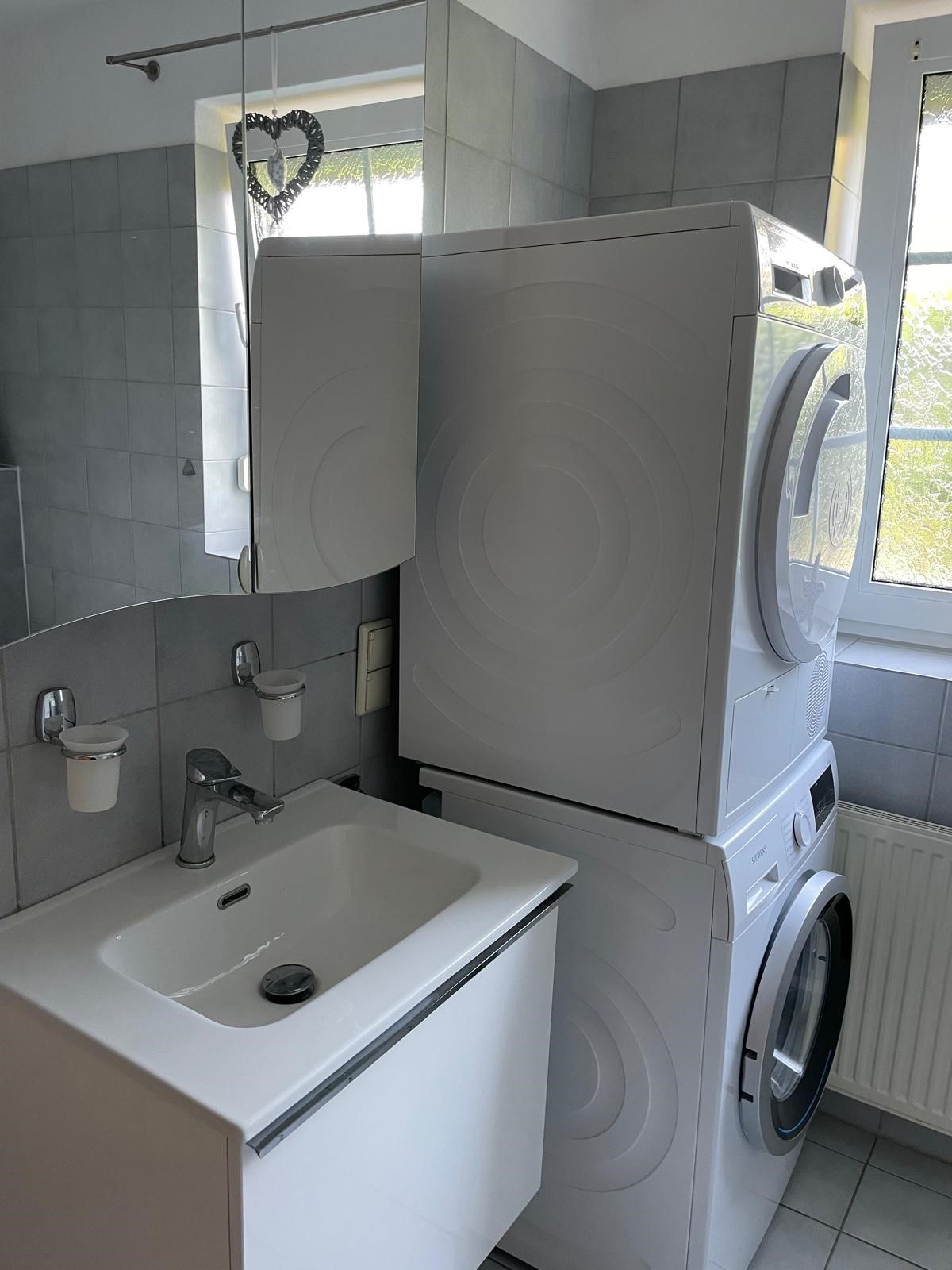 0573-12-Ferienhaus-Nessmersiel-Badezimmer-Erdgeschoss2