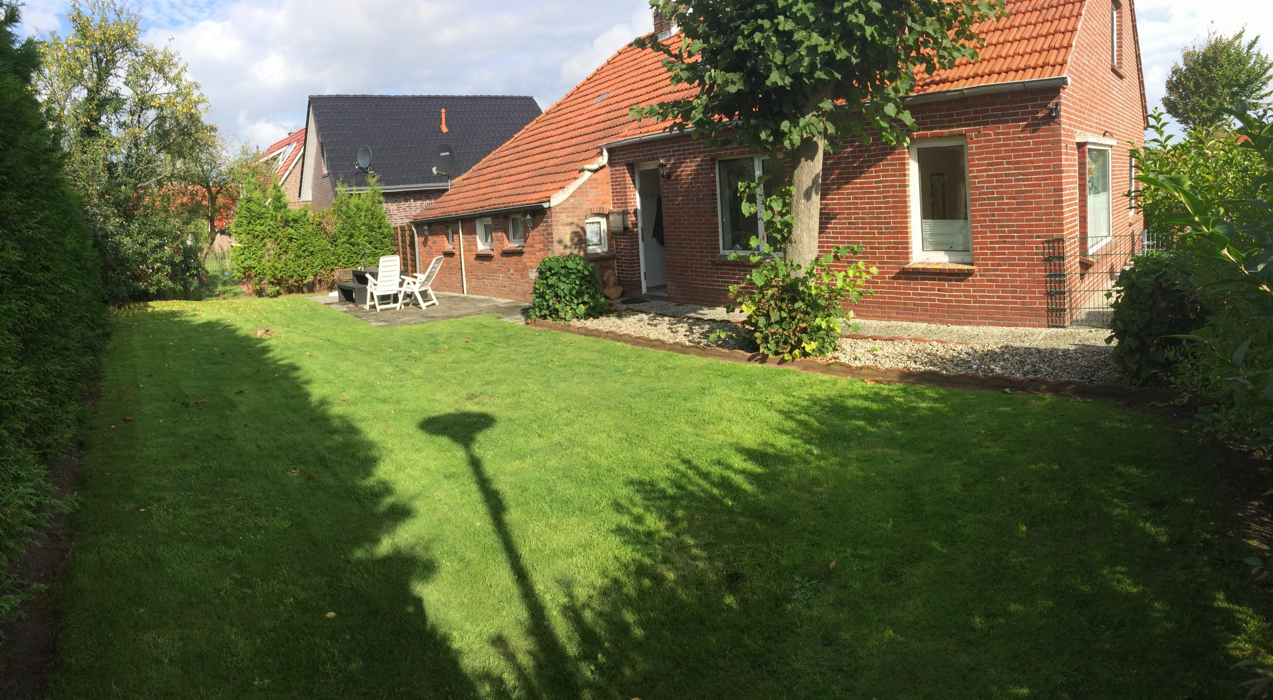 Wohnung rechts Garten Hausansicht