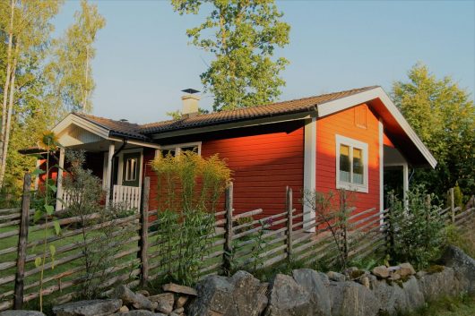 Haus Hubi mit Zaun und Garten