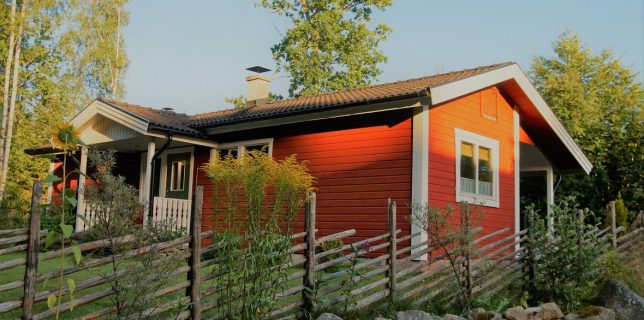 Haus Hubi mit Zaun und Garten