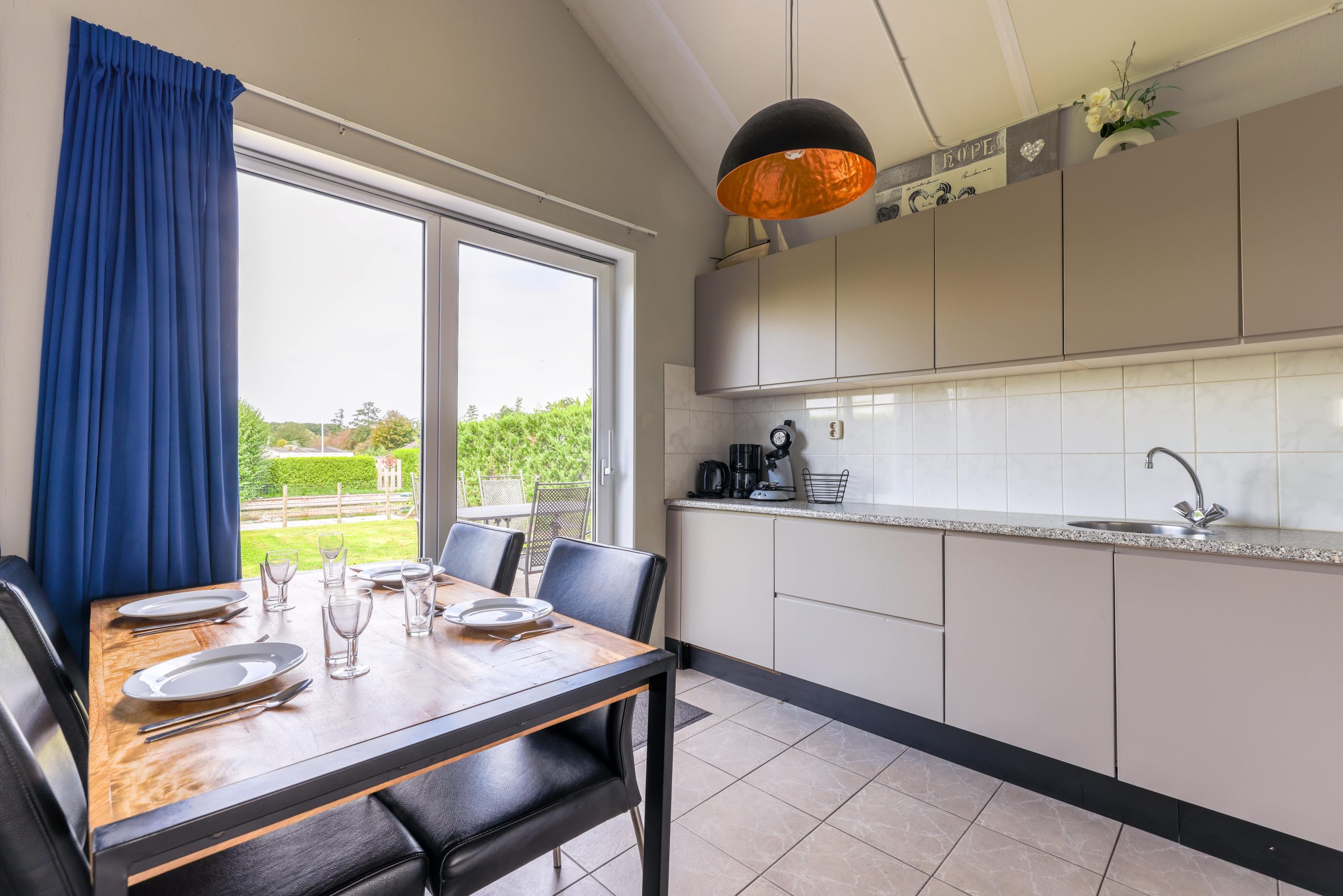 13C6A2B6-20DB-422A-95D1-5B219B980295