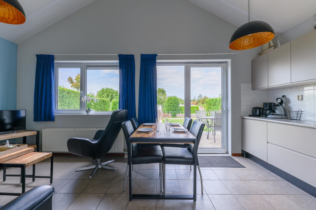 8DB33CBD-9189-43FE-B1A3-4602719176BE_1_105_c