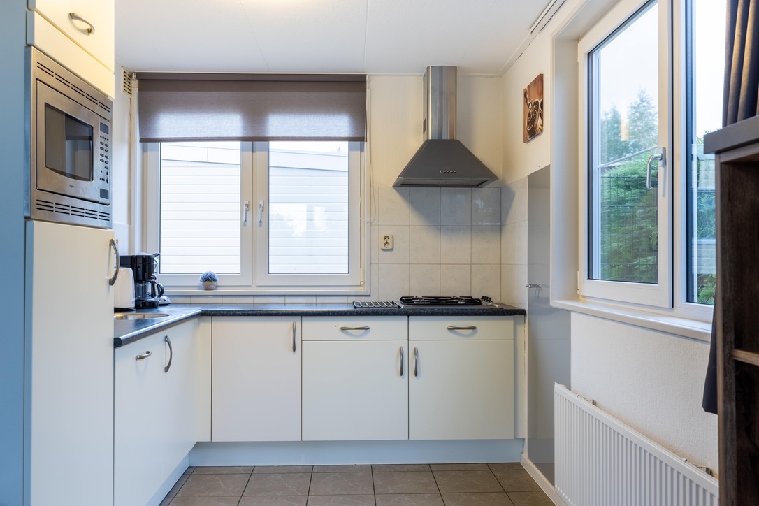 F2E55F82-B1B3-412E-8553-FC691BD7CB32_1_105_c