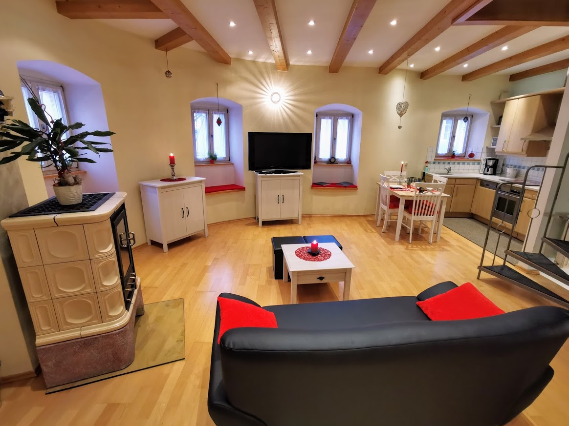 0870-02-Allerheiligenkapelle mit offenem Essbereich... 0870-02-Allerheiligenkapelle mit offenem Essbereich...