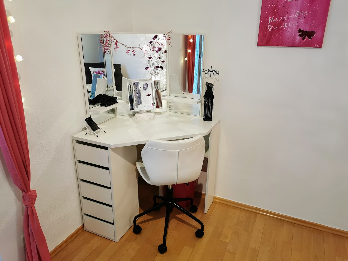 0870-08-Allerheiligenkapelle Schminktisch 1 0870-08-Allerheiligenkapelle Schminktisch 1