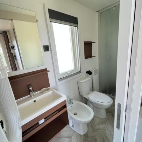 1088-15 Glamping Lodge House Bad